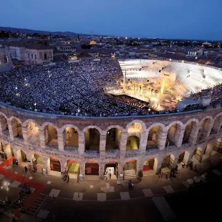 Il Cuscino Di Giulietta - 2 Min From Arena Apartment Verona Exterior photo